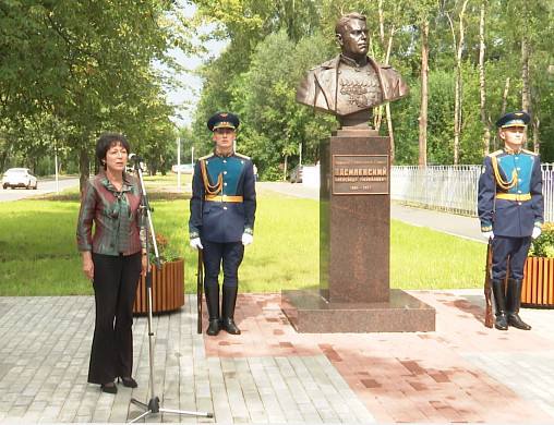 В Иванове торжественно открыли памятник маршалу Василевскому 